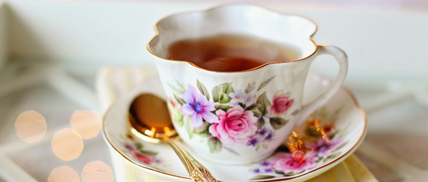 সুস্থ ও সুন্দর থাকতে এখন থেকে নিয়মিত লিকার চা খাওয়া শুরু করুন (Black Tea Benefits)