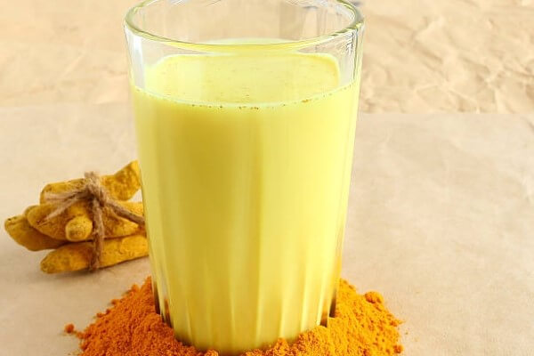 Haldi Wala Doodh Peene Ke Fayde