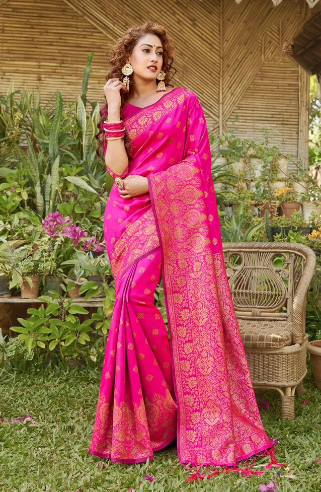 शिल्पा शेट्टी जैसी Stylish Party Wear Saree खरीदने के लिए मची अफरा-तफरी,  ट्रेंडी डिजाइन मोह रहा मन | stylish party wear sarees inspired by shilpa  shetty madhuri dixit and more | HerZindagi