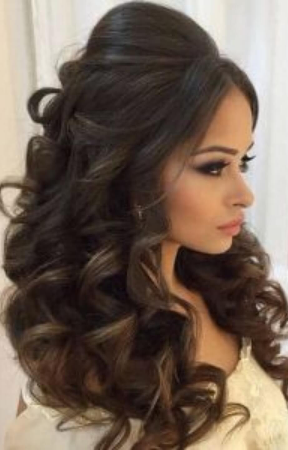 इन खुले बालों की हेयर स्टाइल के साथ दिखें गॉर्जियस और स्टाइलिश – Khule Balo ki Hairstyle इन खुले बालों की हेयर स्टाइल के साथ दिखें गॉर्जियस और स्टाइलिश – Khule Balo ki Hairstyle