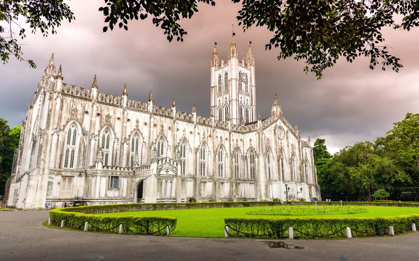 कोलकाता में घूमने की जगह - St. Paul’s Cathedral