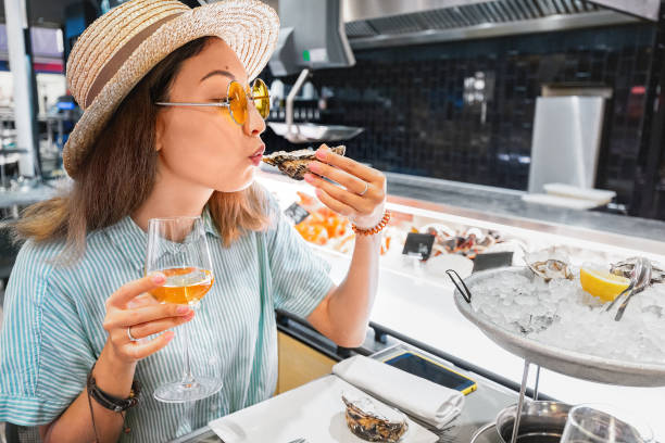 How to Eat Oyster in Hindi