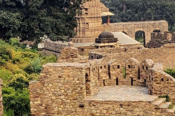 Why Bhangarh Fort is Haunted in Hindi