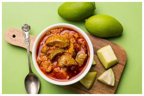 Mango Pickle Recipe in Hindi