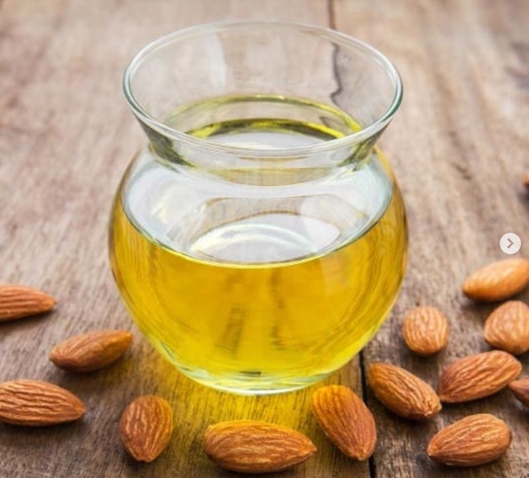 Badam Oil for Face in Hindi