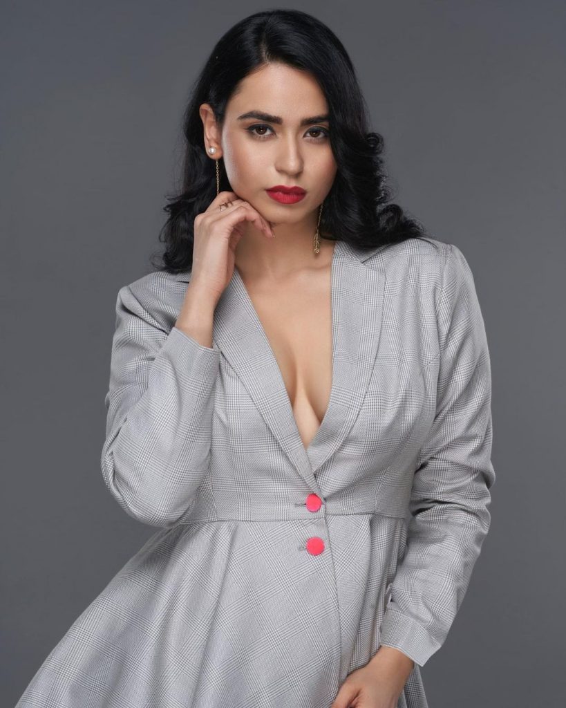 Sondarya Sharma Net Worth