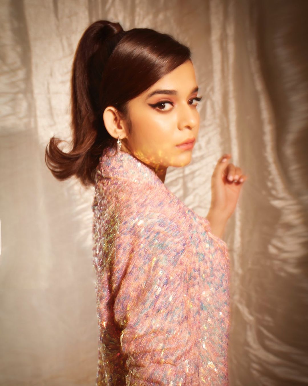 Little Things Fame Mithila Palkar Party Makeup