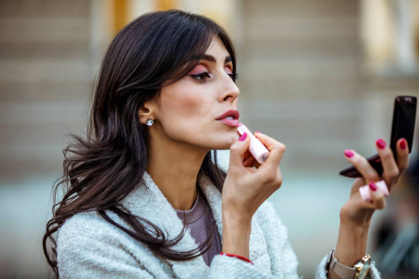 Winter Glowing Makeup Tips in Hindi