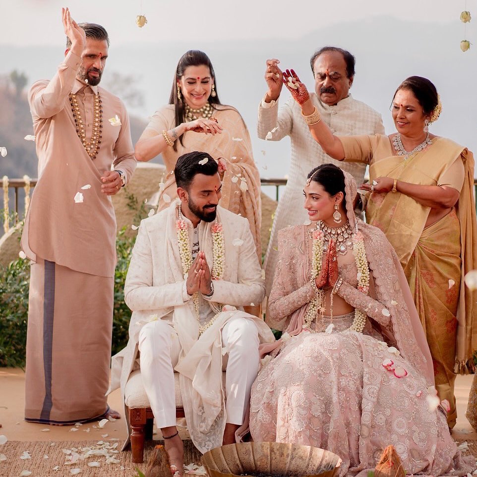 athiya shetty KL Rahul With Their Parents, Suniel Shetty And Mana Shetty