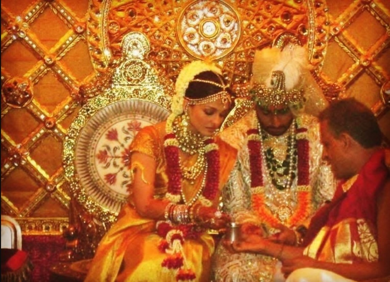 Aishwarya Rai Abhishek bachchan At wedding in 2007