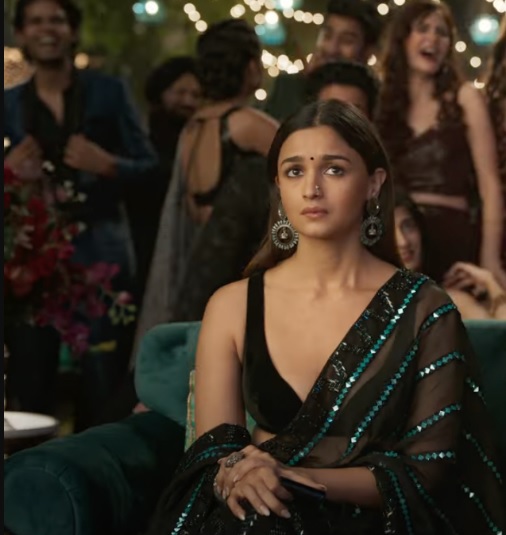 alia bhatt in black saree with blue work in strips