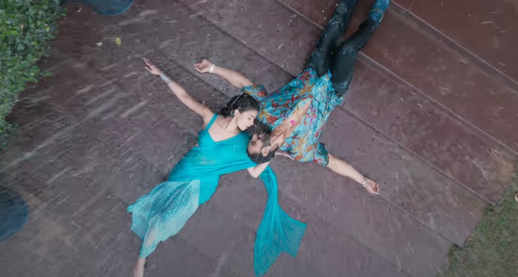 alia bhatt in cyan blue saree in rocky aur rani ki prem kahani