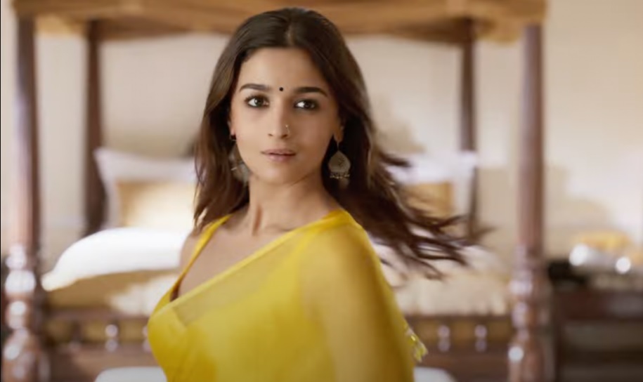 alia bhatt in yellow chiffon saree