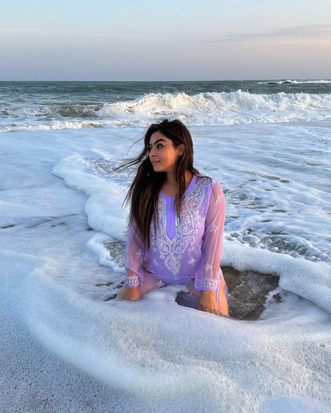 This Influencer Wore A Lucknowi Chikankari Kurta At Beach As Cover Up