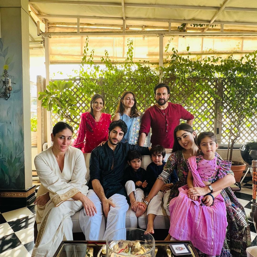 kareena kapoor In Ivory Outfit As Family Celebrates Rakhi