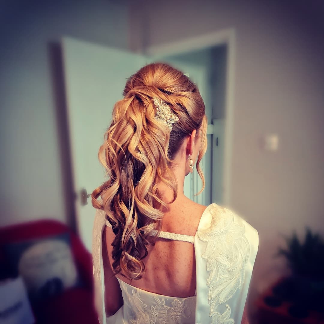 Messy Thick Pony