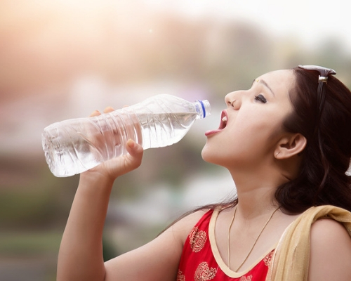 त्वचा हायड्रेट ठेवण्याचा प्रयत्न करा (Keep Your Skin Hydrated)