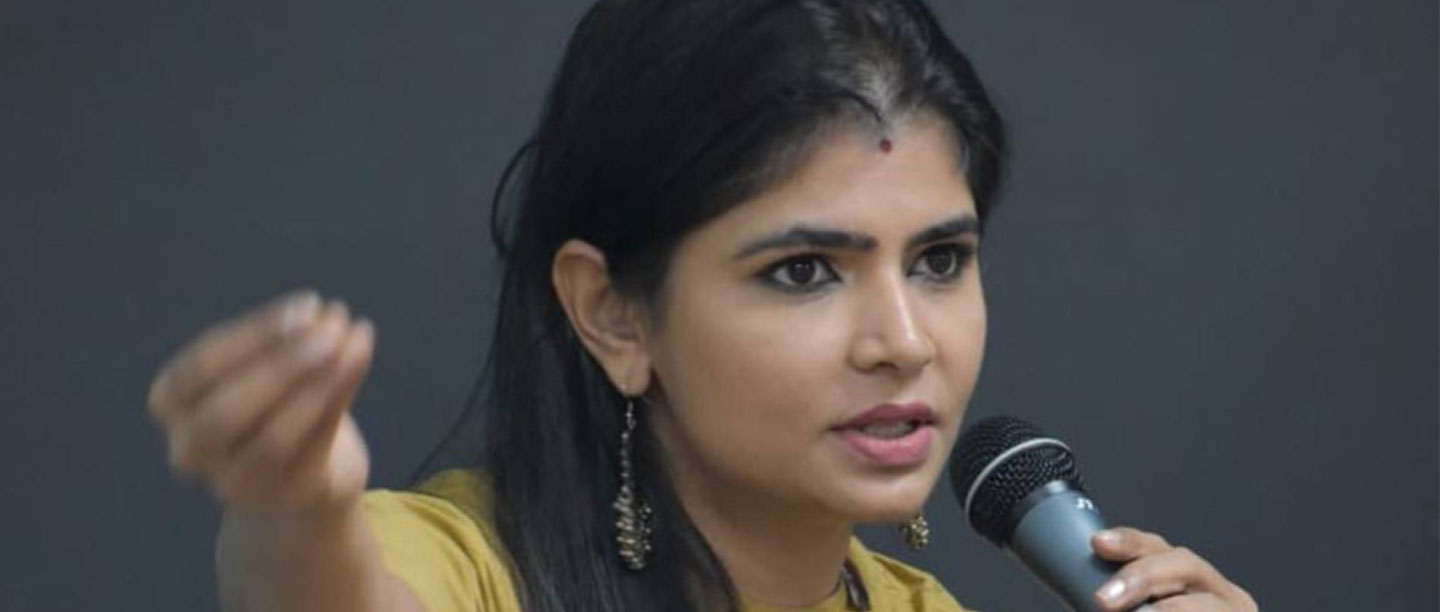 104 நித்யானந்தாவுடன் இருக்கும் புகைப்படம் உண்மையானது இல்லை : பாடகி சின்மயி விளக்கம்!