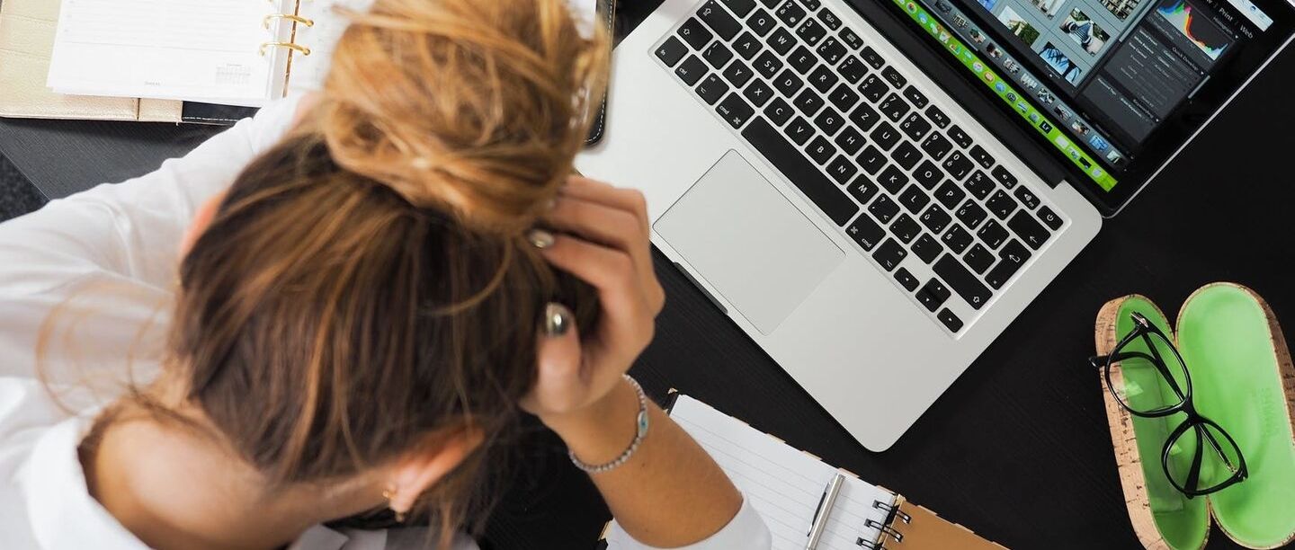 FB-Office_stress அலுவலக பணி அழுத்தத்தை எப்படி கையாளுவது? உங்கள் அழுத்தத்தை குறைக்க சில குறிப்புகள்!