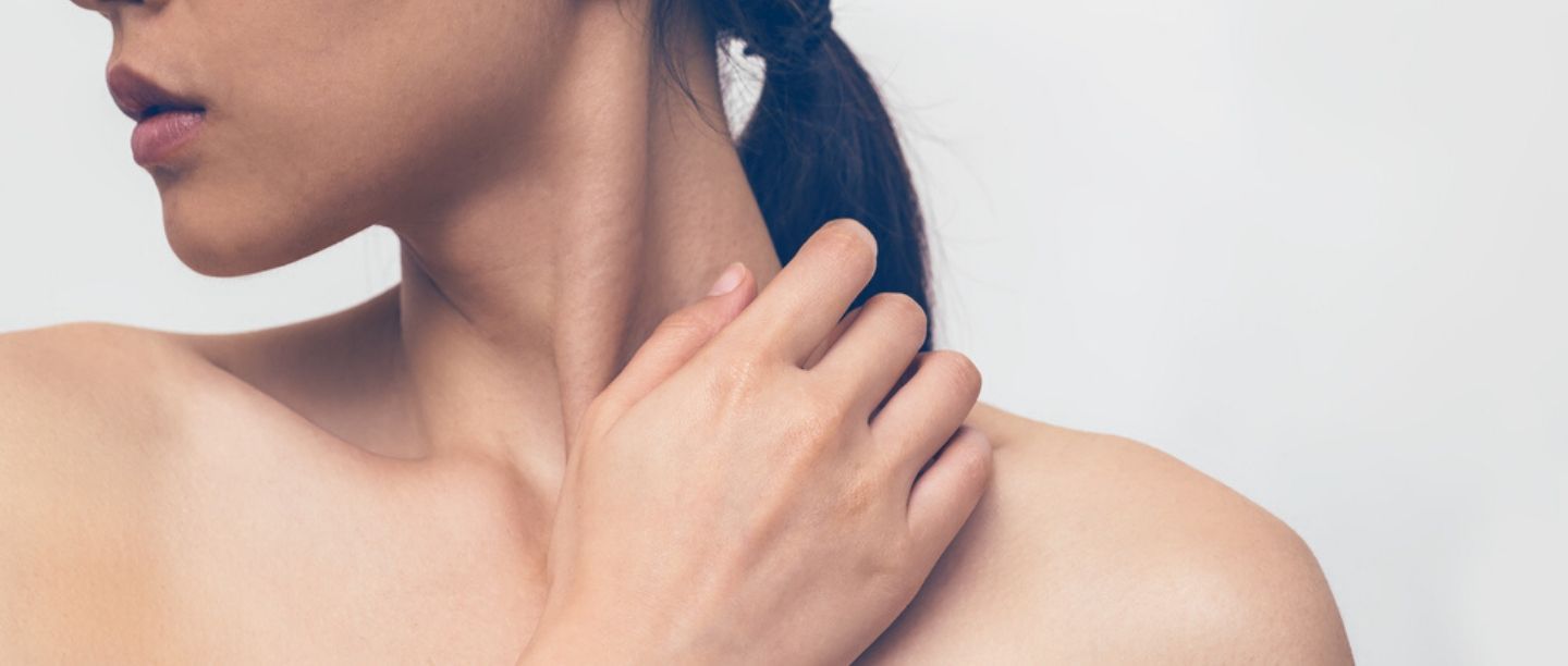 FB-_dark_neck_home_remedies கழுத்தில் அசிங்கமாக இருக்கும் கருமை நிறத்தை நீக்க எளிமையான குறிப்புகள்!