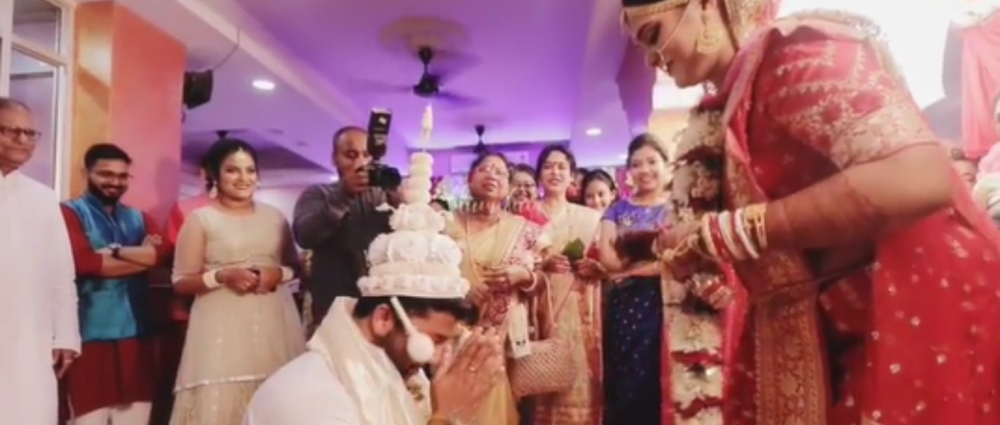 This Groom Just Smashed Patriarchy In The Gut By Touching Bride&#8217;s Feet