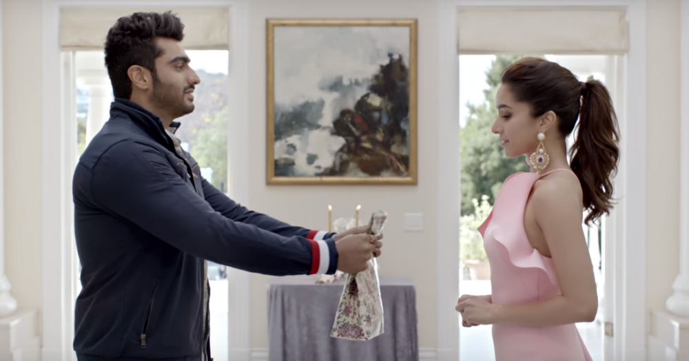 Fb_birthday_gifts_-_half_girlfriend_-_shraddha_kapoor_-_arjun_kapoor ‘My Boyfriend Gifted Me THIS On My Birthday’ 7 Girls Share!