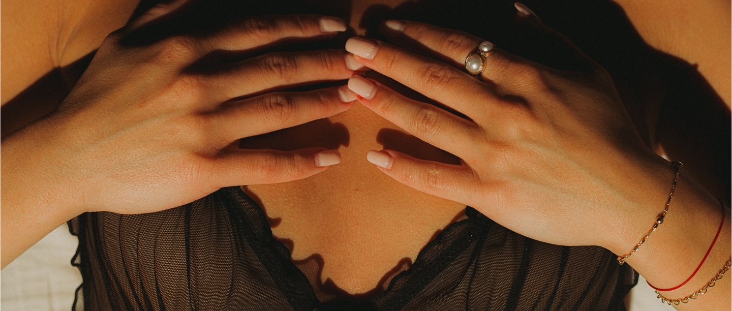 Let&#8217;s Talk About Boob Sweat: Why It Happens &amp; How To Deal With It