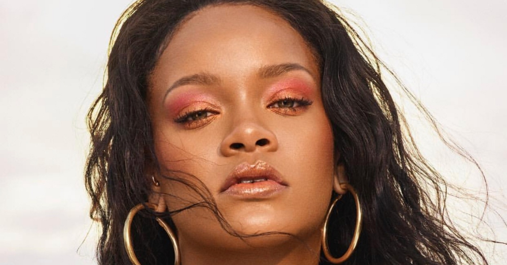 Rihanna Uses Fenty Beauty Matchstix as Lipstick in Makeup Tutorial