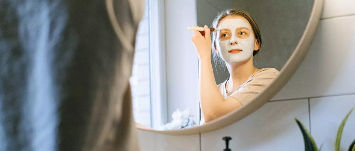 girl applying skincare