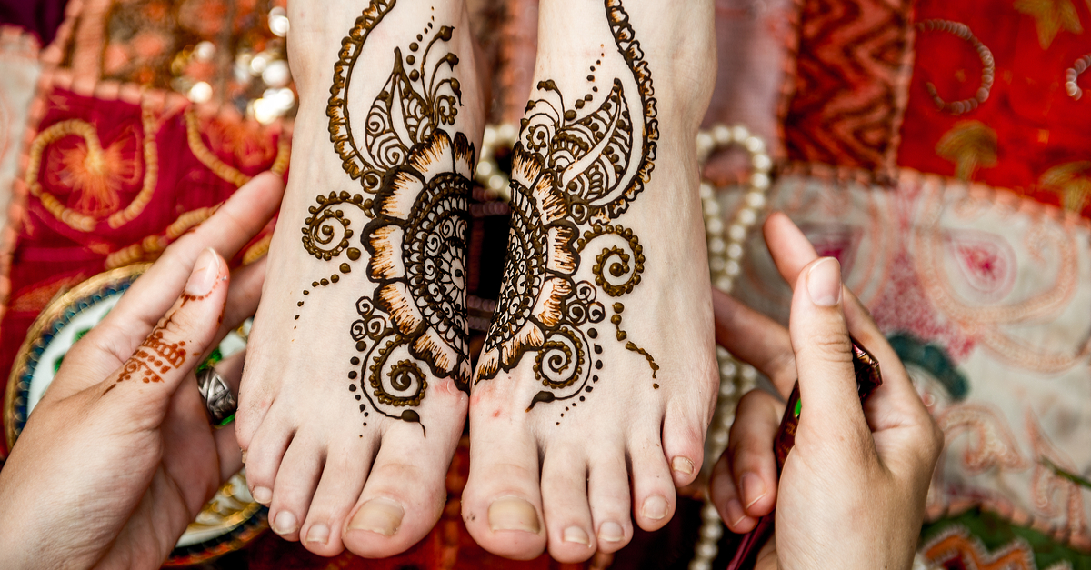Ornate your legs &amp; feet with these stunning Indian mehendi designs for feet