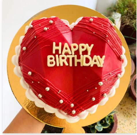 Heart mini #weddingcake @cake_trends on Instagram: “A Cake design suitable  to Valentine's Day Credit… | Valentine cake, Valentines day cakes, Cake  designs birthday