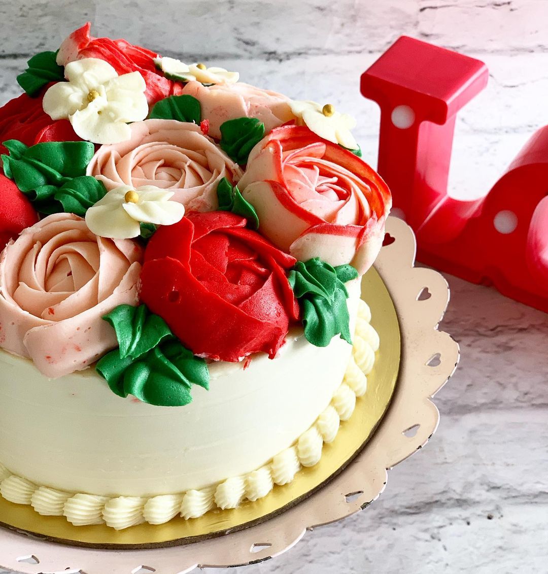 Adorable Hearts Anniversary Day Cake Idea With Name