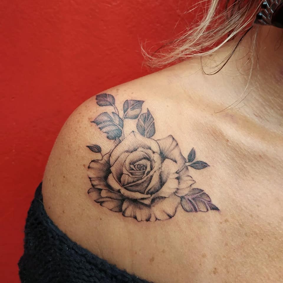35 Best Flower Tattoos For Women That Will Inspire You To Get Inked Over  The Summer | YourTango