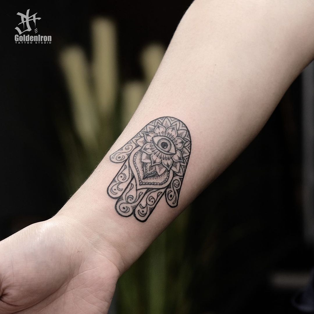 A tiny Hamsa tattoo below the thumb ensures that its wearer will always be  able to see it and admire it | Ratta Tattoo