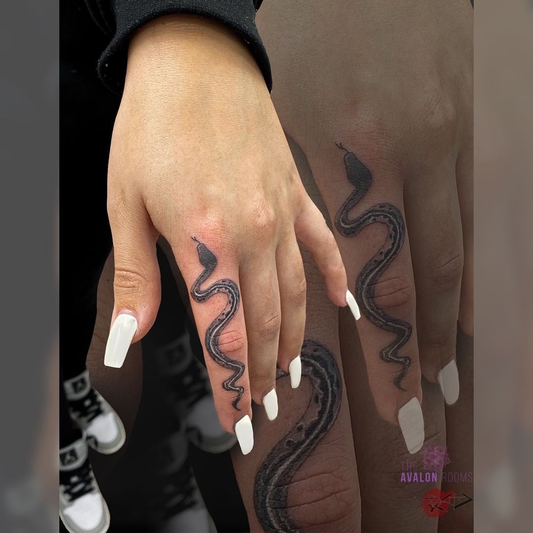 Finger Tattoo | Finger tattoo for women, Small finger tattoos, Hand tattoos  for girls