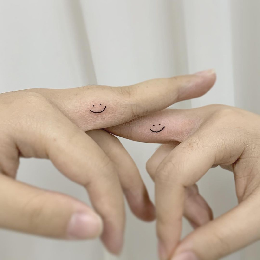 Simple Finger Tattoos - Smiley Tattoo