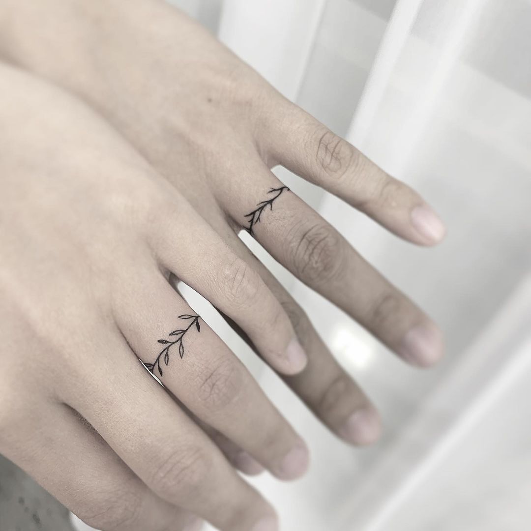 27 Lovely Wedding Ring Tattoos to Make with your Partner  Tiny Tattoo inc