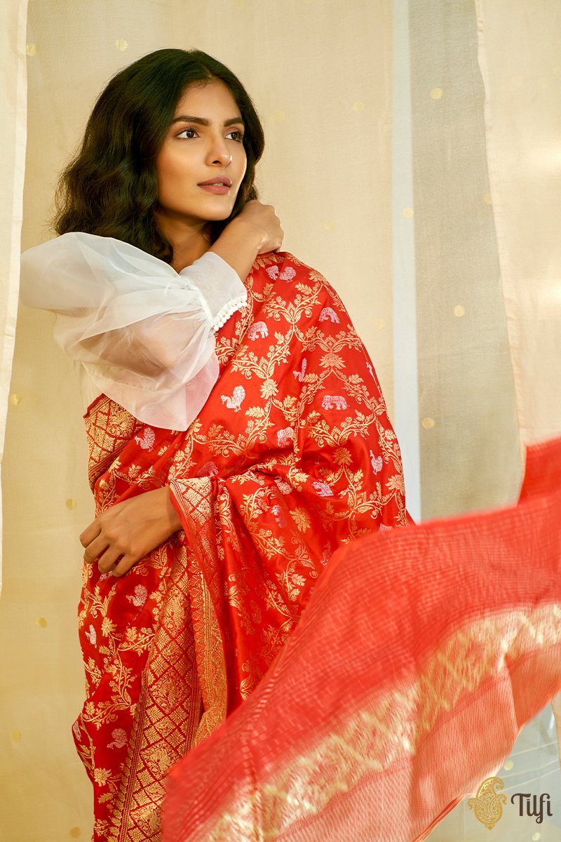 Indian Beautiful young girl in Traditional Saree posing outdoors 5579401  Stock Photo at Vecteezy