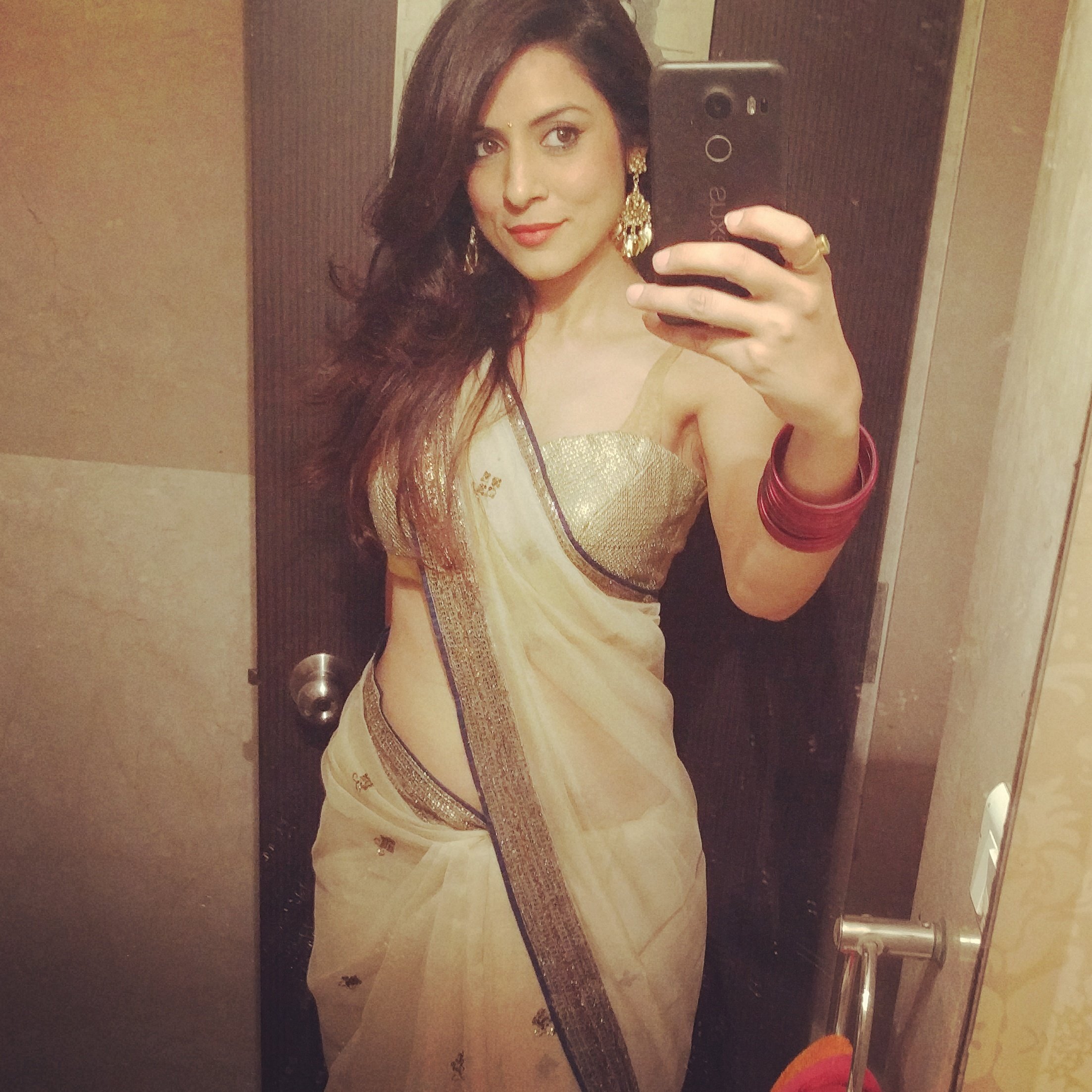 Shraddha Arya Poses In Lovely Sarees. See Pics