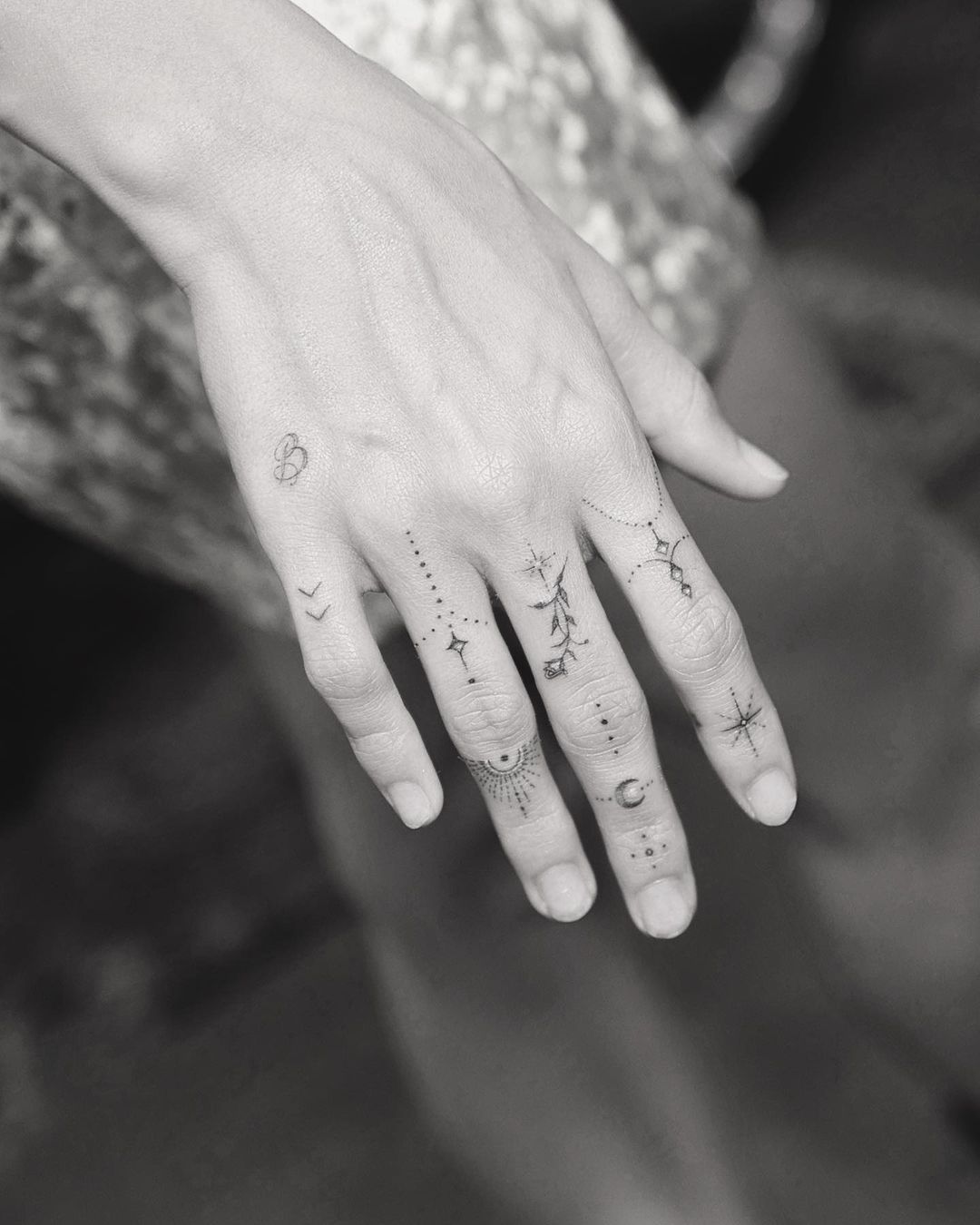 Women's unique finger tattoos - Finger Adornments