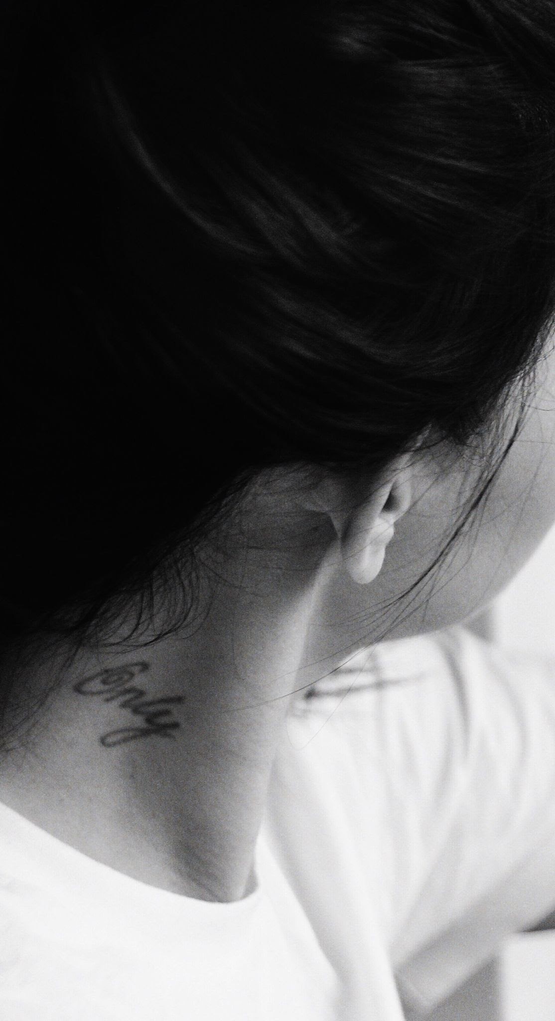 Neck Tattoos For Women: Your Personal Guide - Glaminati.com