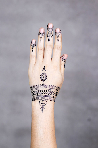 karva chauth mehndi designs full hand | Mehndi designs front hand, Karva  chauth mehndi designs, Basic mehndi designs