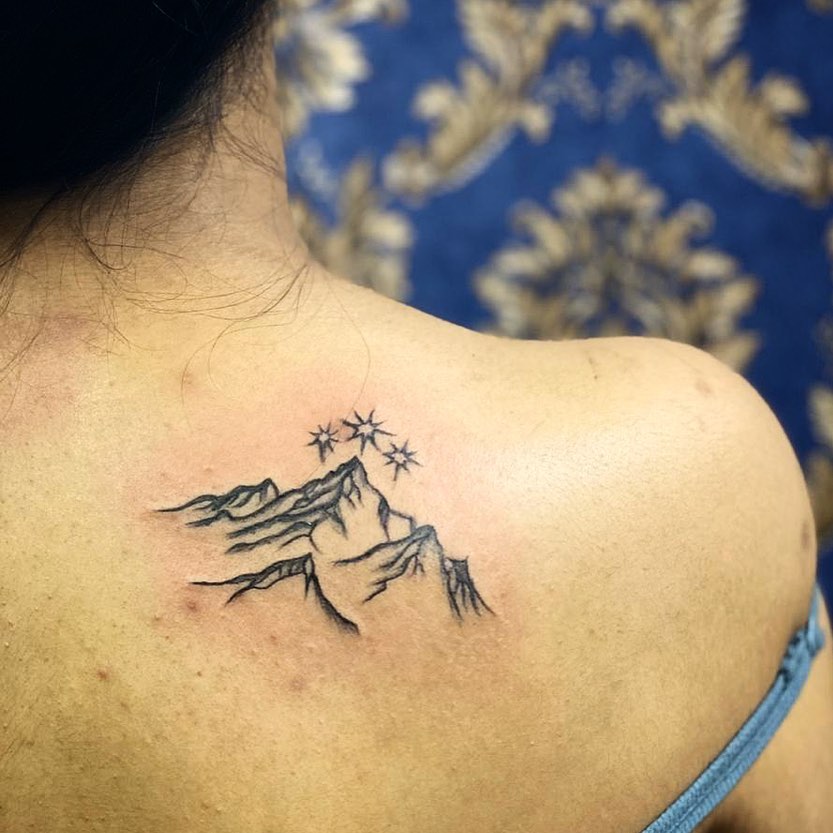 40 Impossibly Pretty Shoulder Tattoo Designs For Girls - Bored Art