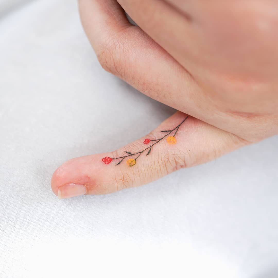 60 Stylish Finger Tattoos that are Full of Creativity in 2022