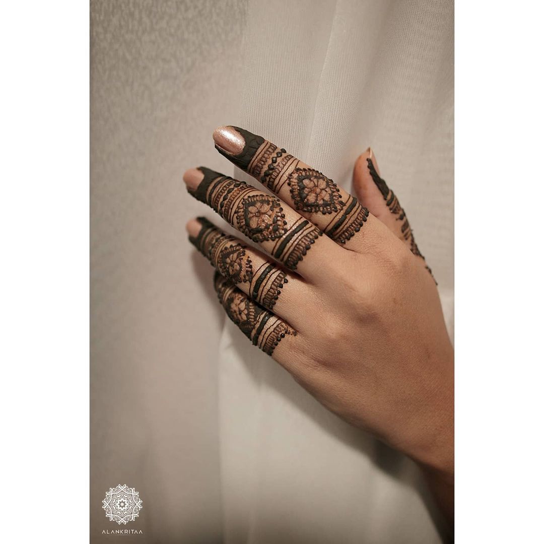 Finger Mehndi Designs - Rhombus Finger Mehndi Design