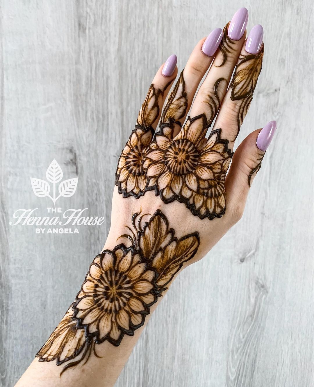 Simple mehndi design for back hand side | How to apply simple mehndi design  - YouTube