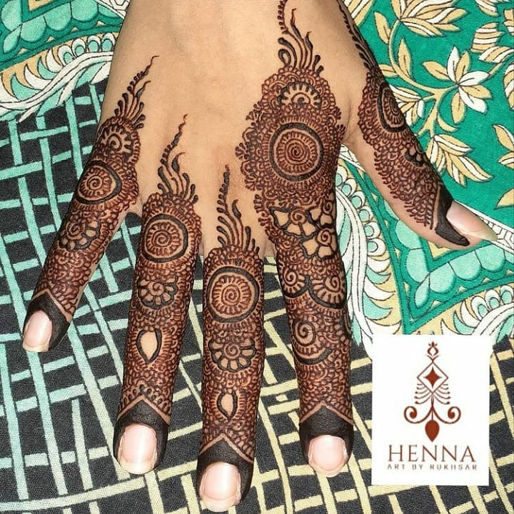 Henna hand designs hi-res stock photography and images - Alamy