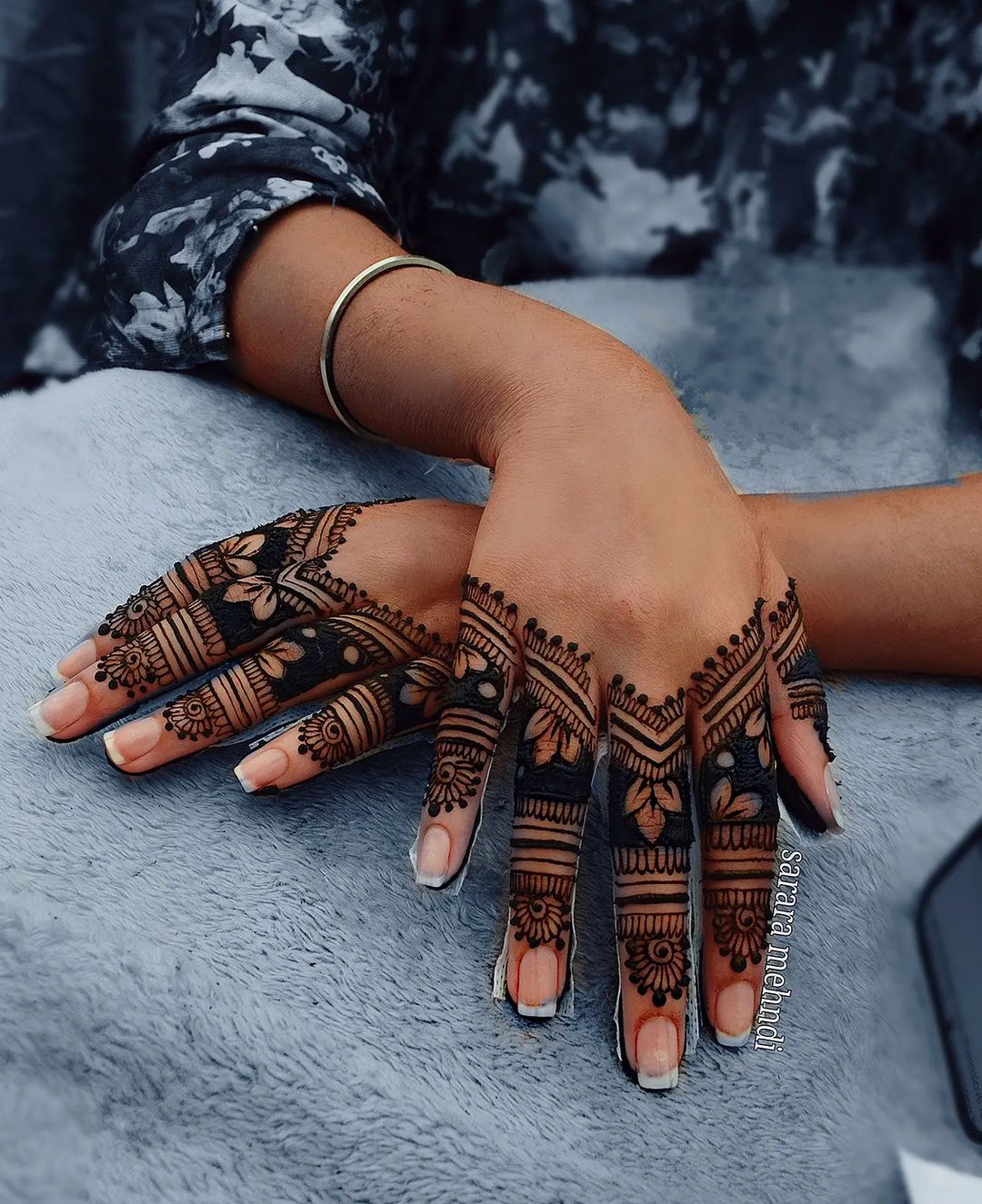 Finger Mehndi Designs - Triangular Henna Pattern