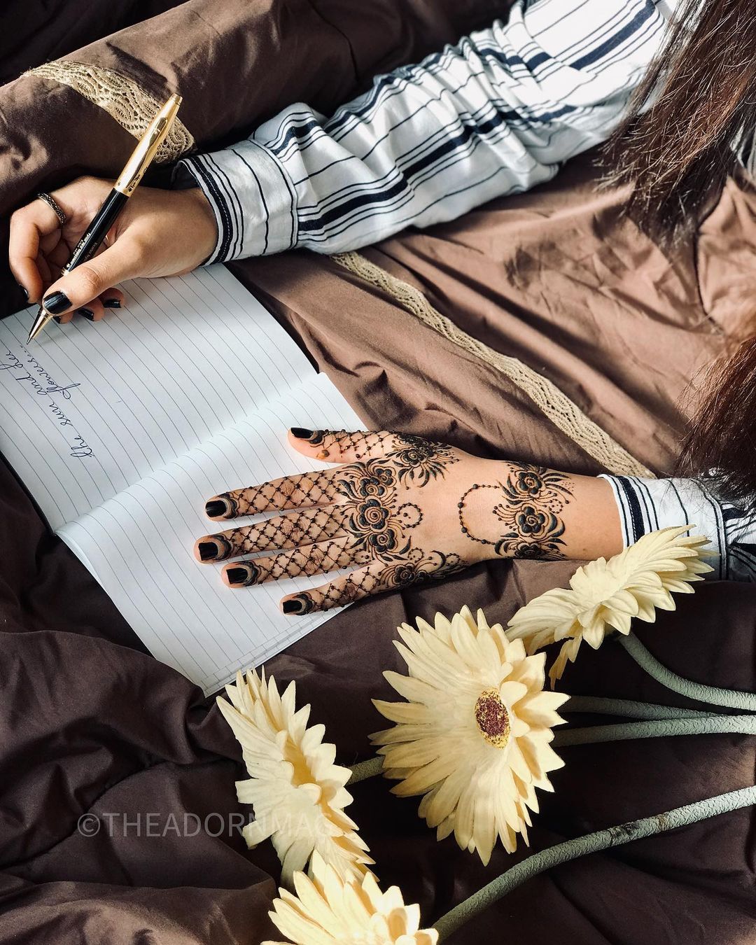 Elegant Mehndi Designs By @nurahshenna Download the K4 Henna App. LINK IN  BIO ! 👆👆 #henna #hennafun #hennaart #hennainspire #hen... | Instagram