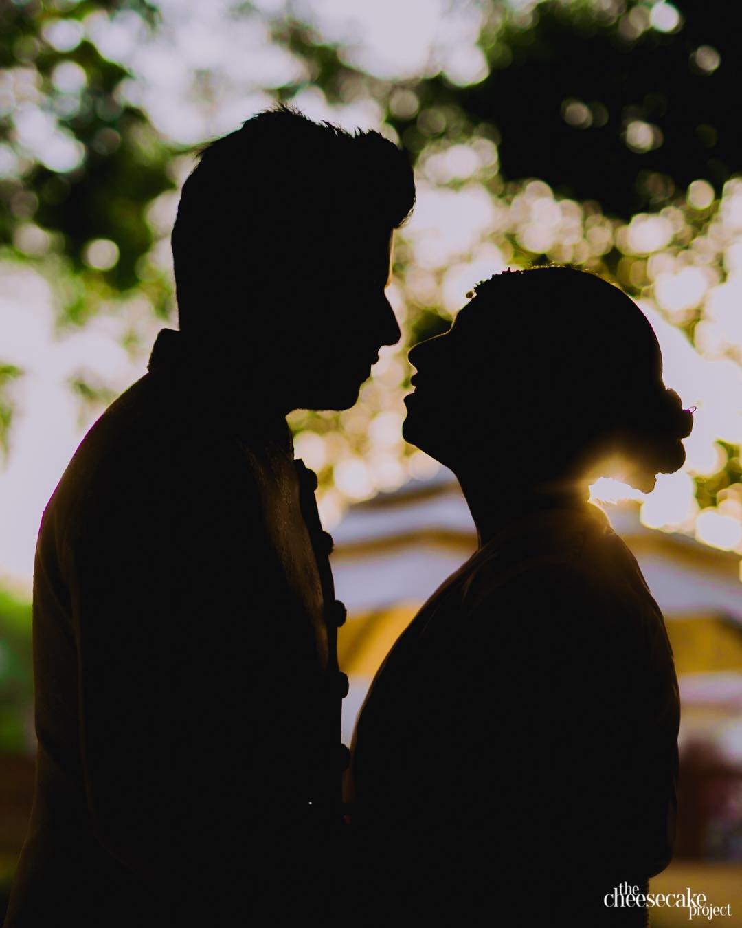 71+ Latest Outdoor Photography Poses for Couples | WeddingBazaar